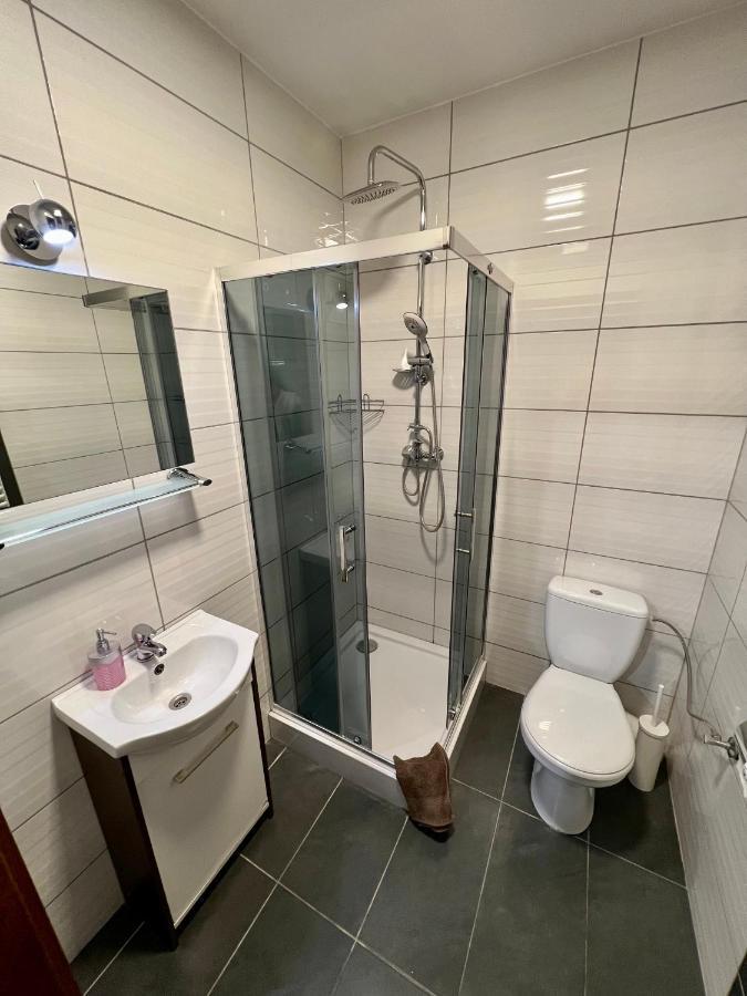 Apartamenty Ostrowiec - Pokoje Goscinne Centrum Ostrowiec Świętokrzyski Kültér fotó