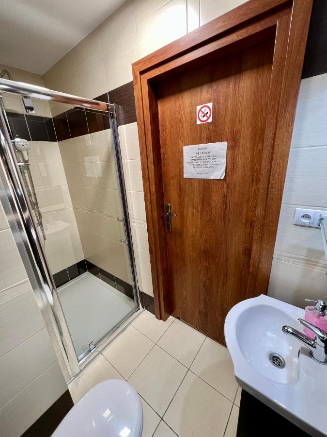 Apartamenty Ostrowiec - Pokoje Goscinne Centrum Ostrowiec Świętokrzyski Kültér fotó