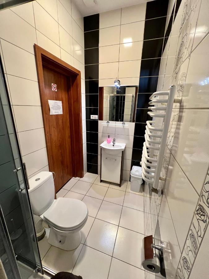 Apartamenty Ostrowiec - Pokoje Goscinne Centrum Ostrowiec Świętokrzyski Kültér fotó